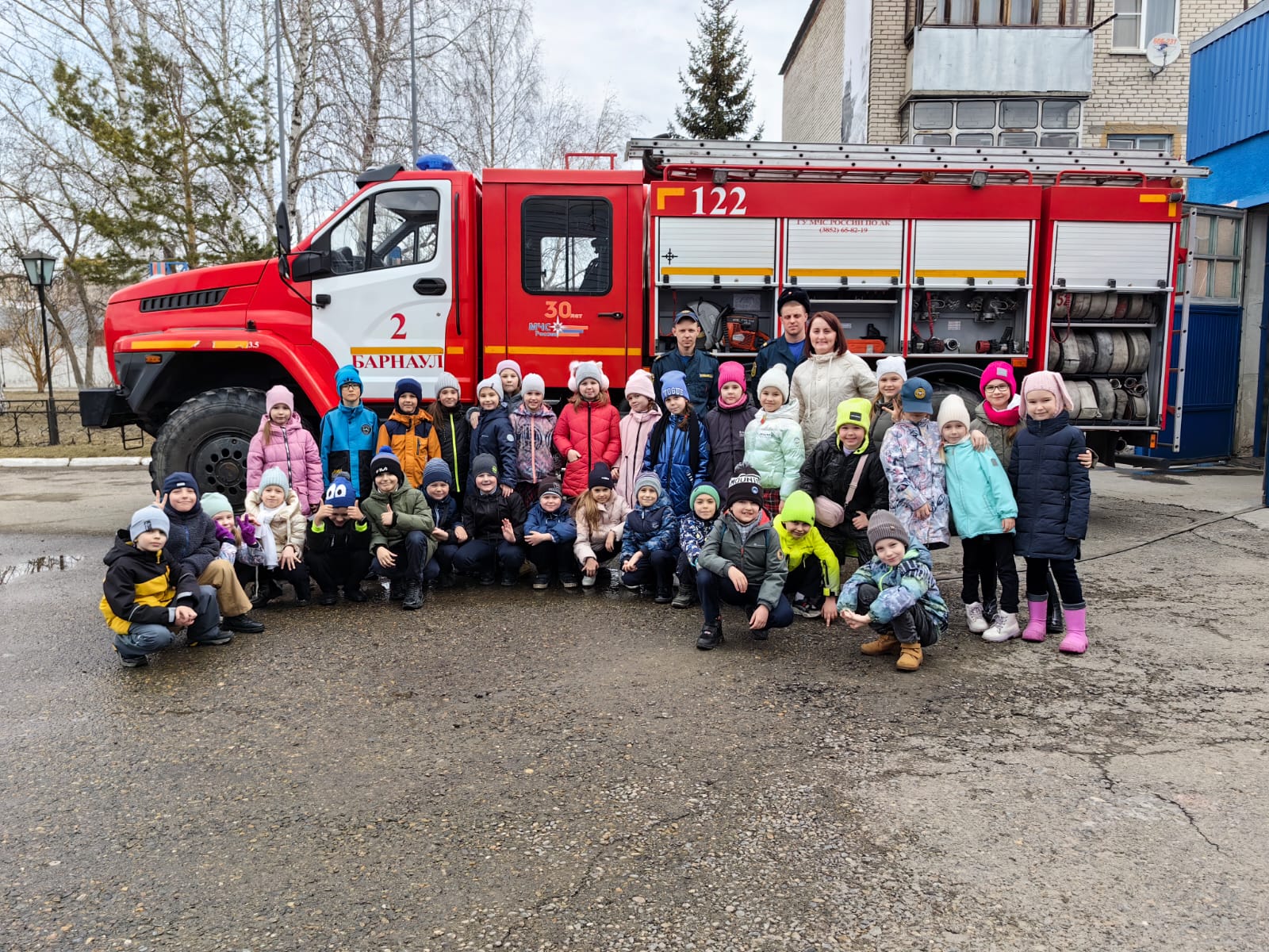 Учащиеся 1 А класса сегодня посетили пожарно- спасательную части №2.