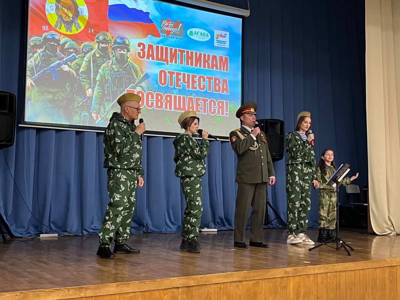 Сегодня в 136 школе состоялась презентация фильма «Важен каждый», посвященного участникам специальной военной операции, их семьям и участникам волонтёрских отрядов Алтайского края.