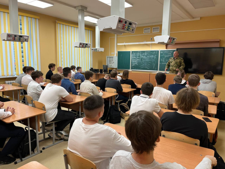 Профориентационная встреча прошла в школе 136 г. Барнаула.