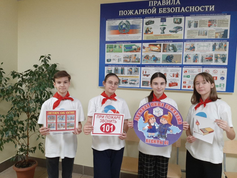 Акция "Встречай новый год без пожара" прошла в школе 136 г.Барнаула.