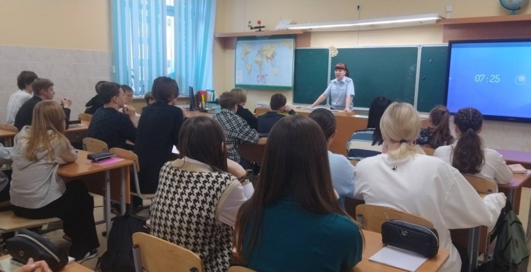Беседа по профилактике правонарушений и преступлений среди несовершеннолетних прошла в МАОУ«СОШ N136».
