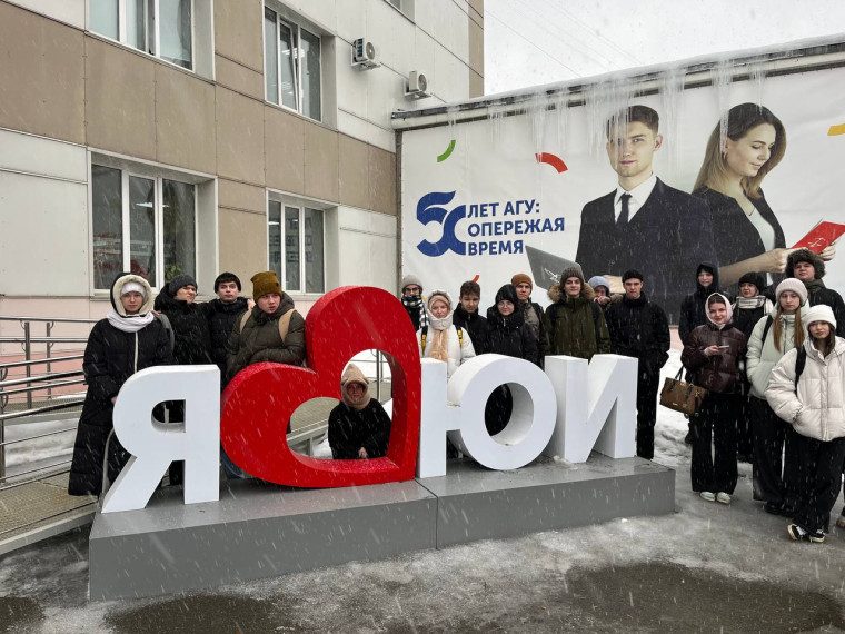 Учащиеся 10 класса барнаульской школы 136 посетили мастер-класс «Секреты криминалистики» в юридическом институте. .