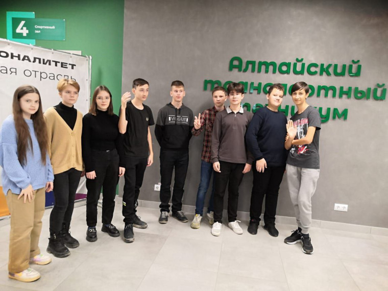 Учащиеся 9 А и 9 В классов посетили Единый день открытых дверей в рамках федерального проекта "Профессионалитет".
