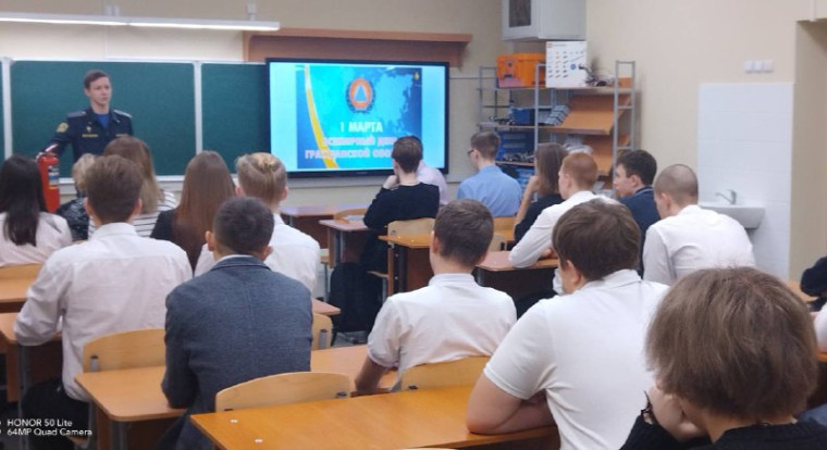В 136 школе прошел Всероссийский открытый урок по «Основам безопасности жизнедеятельности», приуроченный Дню гражданской обороны Российской Федерации.