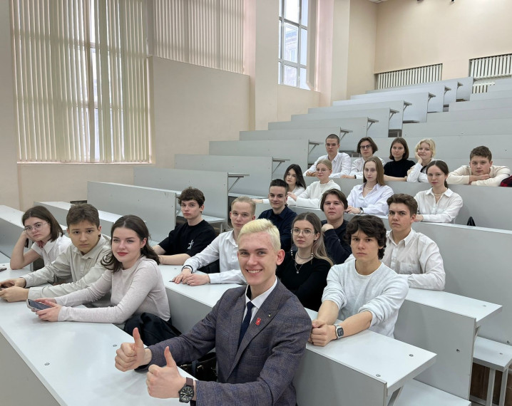 Учащиеся 10 класса барнаульской школы 136 посетили  мастер-класс «Секреты криминалистики» в юридическом институте. .