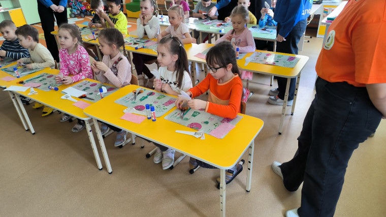 Детский педагогический отряд «Бакфаст» школы 136 присоединился к Всероссийской акции «Цветок надежды»!.